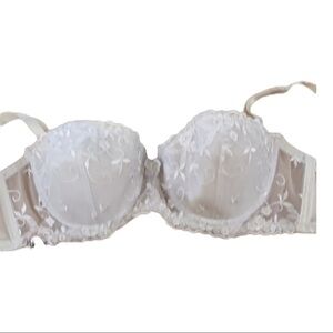 SALE! Exclt Condition lace bra. 34B